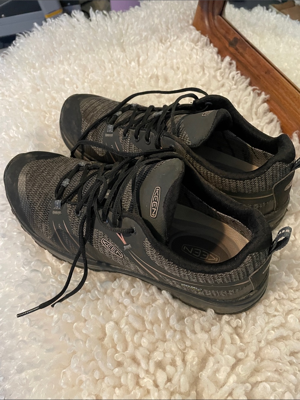 Keen Men's Black and Gray Trail Athletic Sneakers
